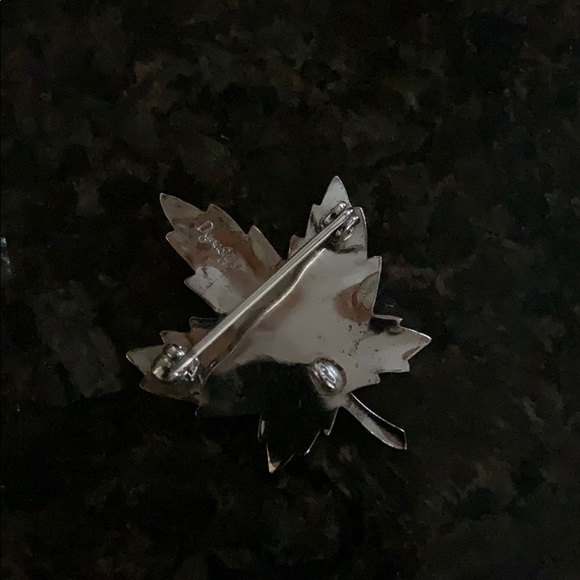 Maple leaf pendant/brooch - Picture 3 of 5